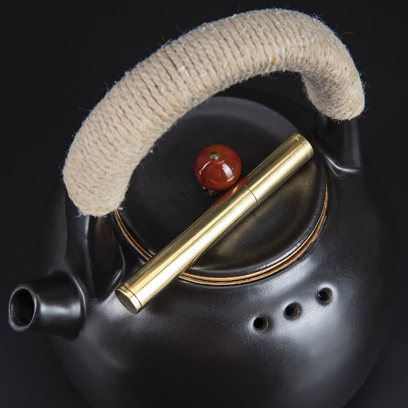 Mini-Feuerzeug in Gold mit langem Stab und Zigarettenform, nachfüllbar