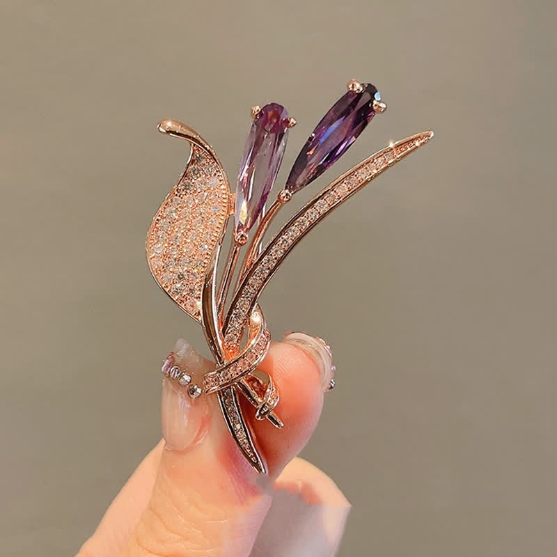 Damen-Brosche mit zarter Blumenform „Lila Lilie“