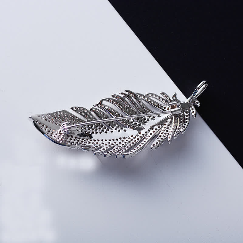 Minimalistische silberne Zirkon-Federbrosche für Damen