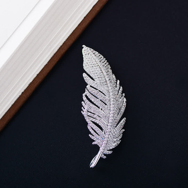 Minimalistische silberne Zirkon-Federbrosche für Damen