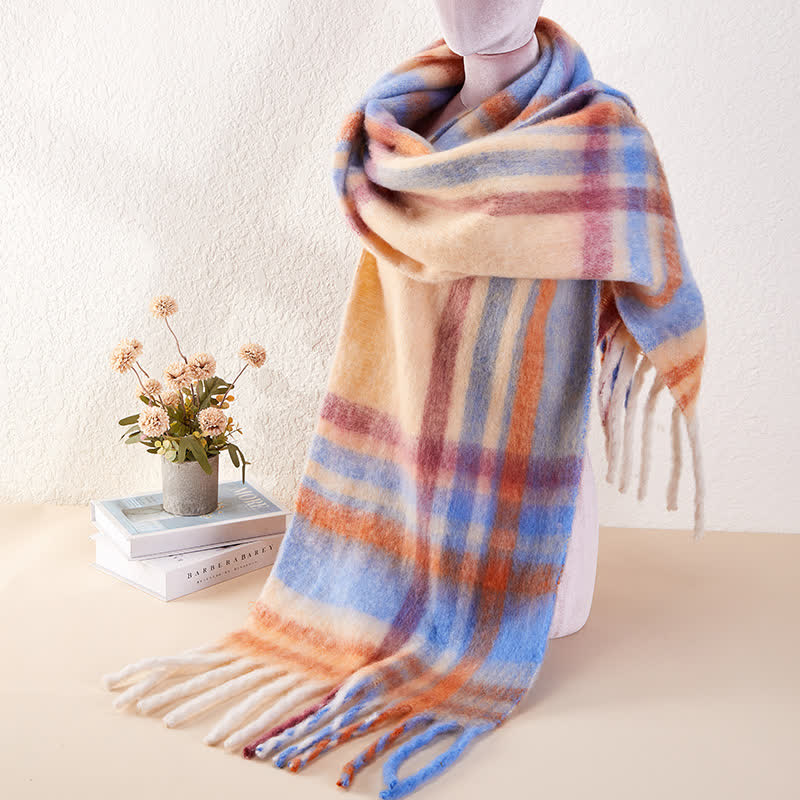 Klassischer warmer Unisex-Schal mit Quasten und Karomuster - image 3
