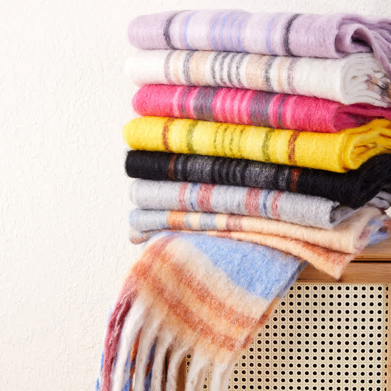 Klassischer warmer Unisex-Schal mit Quasten und Karomuster - image 1