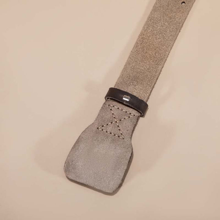 Zeitloser Gürtel aus Rindsleder mit quadratischer Schnalle und Doppeldorn - image 5