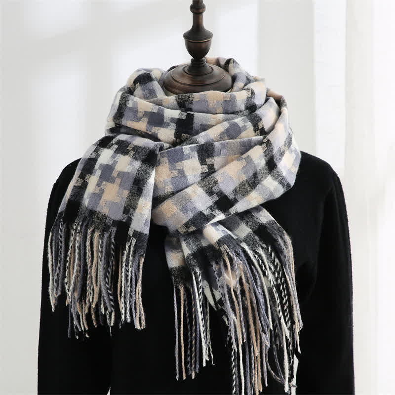 Mehrfarbiger weicher Unisex-Schal mit Fransen in Puzzleform