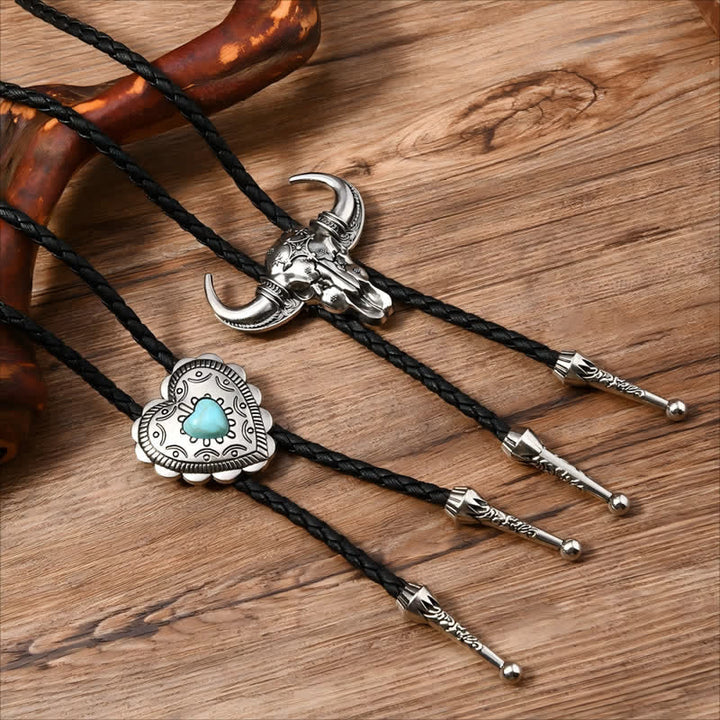 Bolo-Krawatte im Western-Stil mit Bullenherz-Motiv in Türkis