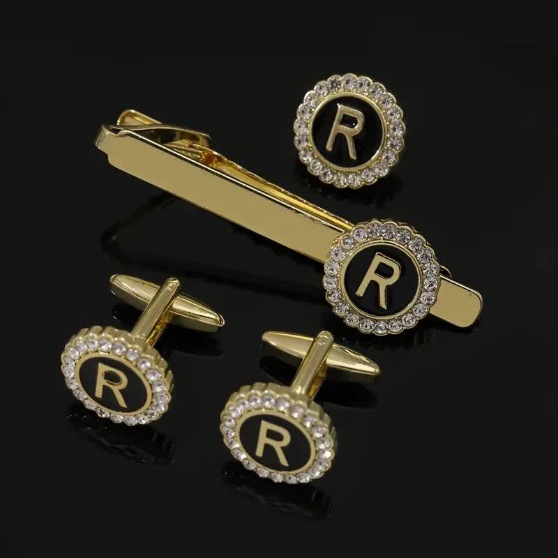3-teiliges Set aus goldenen Krawattenklammern und Broschen mit 26 Großbuchstaben für Herren - R - image 17