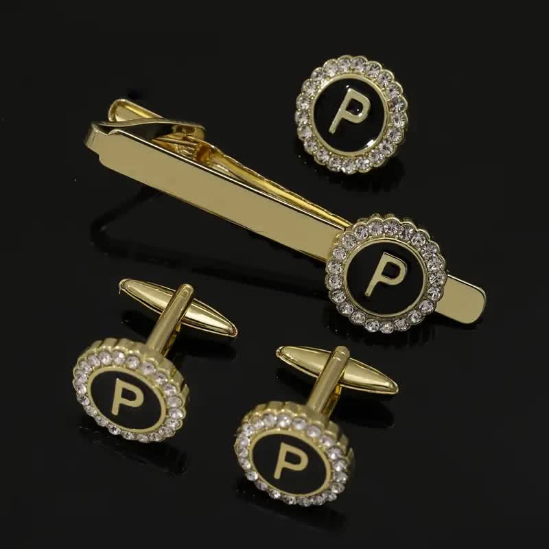 3-teiliges Set aus goldenen Krawattenklammern und Broschen mit 26 Großbuchstaben für Herren - P - image 15