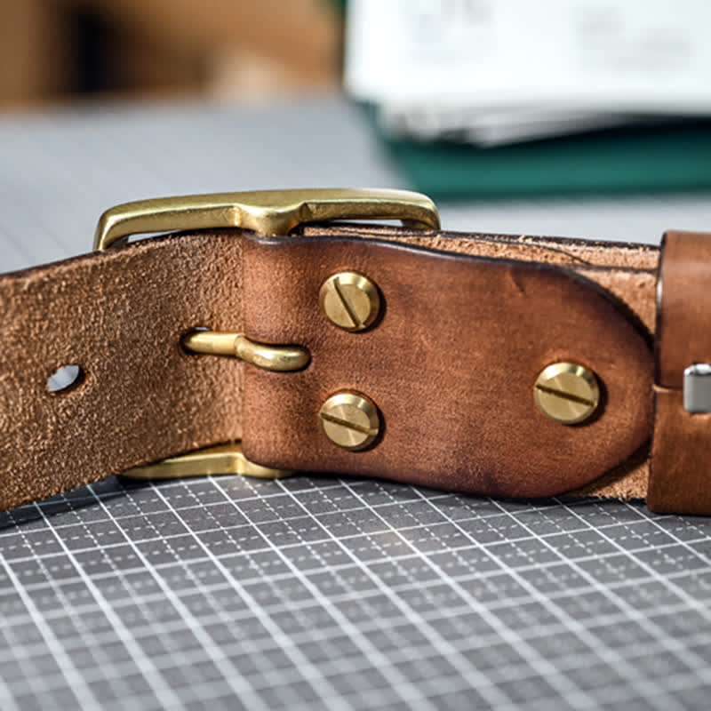 Lässiger handgefertigter Distressed-Ledergürtel mit Messingschnalle