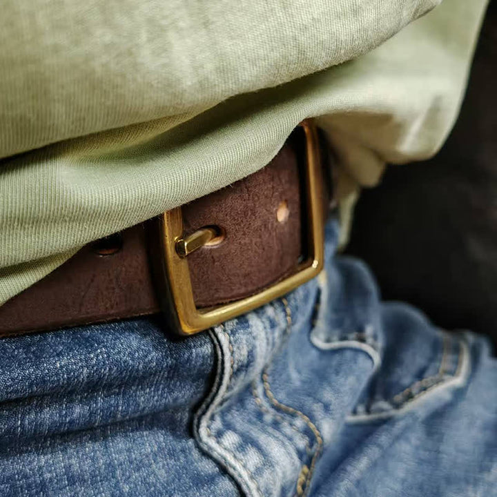 Lässiger handgefertigter Distressed-Ledergürtel mit Messingschnalle