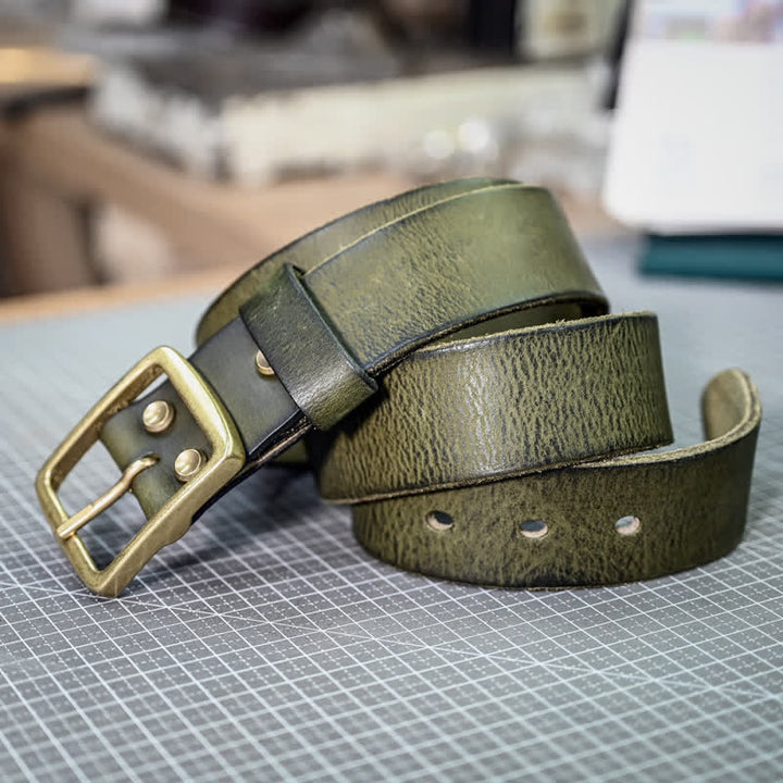 Lässiger handgefertigter Distressed-Ledergürtel mit Messingschnalle