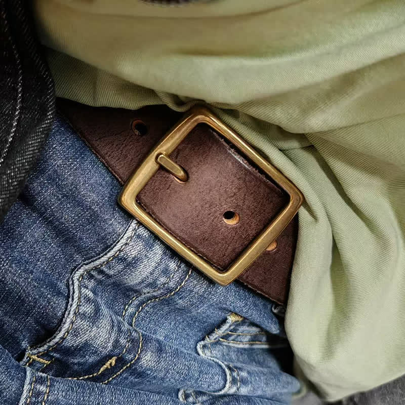 Lässiger handgefertigter Distressed-Ledergürtel mit Messingschnalle
