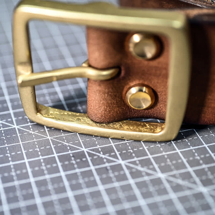 Lässiger handgefertigter Distressed-Ledergürtel mit Messingschnalle