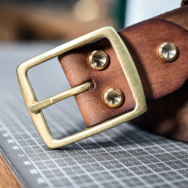 Lässiger handgefertigter Distressed-Ledergürtel mit Messingschnalle