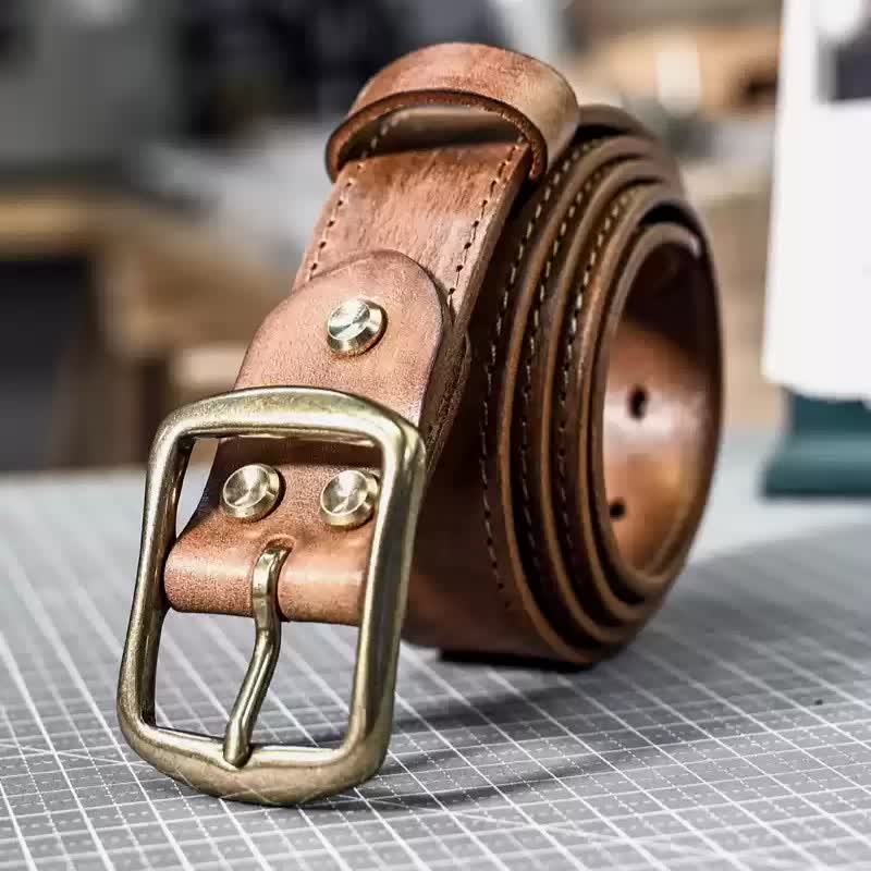 Retro-Ledergürtel mit Messingschnalle im Used-Look und handgefertigten Nähten - Gelblich Braun - 42 - image 1