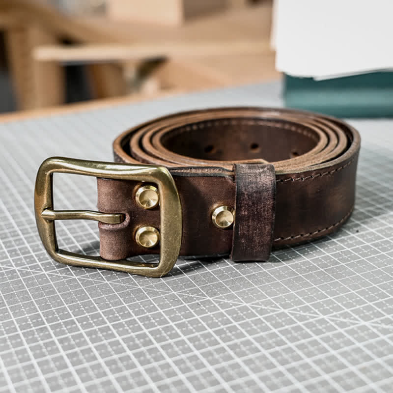 Retro-Ledergürtel mit Messingschnalle im Used-Look und handgefertigten Nähten - image 8
