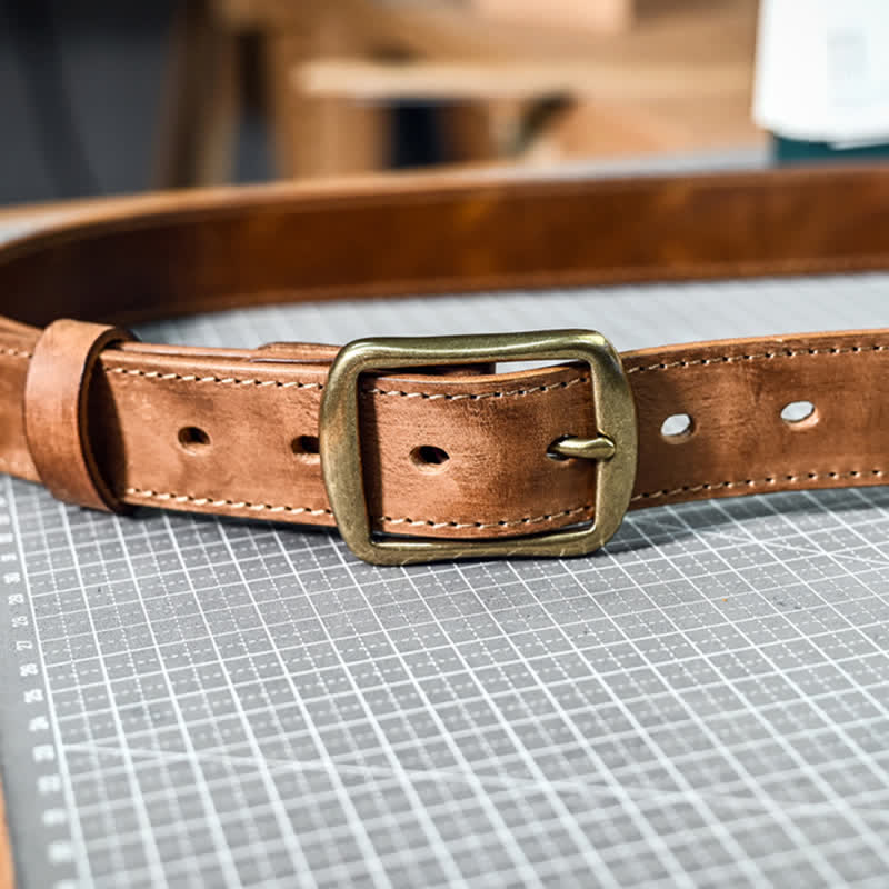 Retro-Ledergürtel mit Messingschnalle im Used-Look und handgefertigten Nähten - image 3