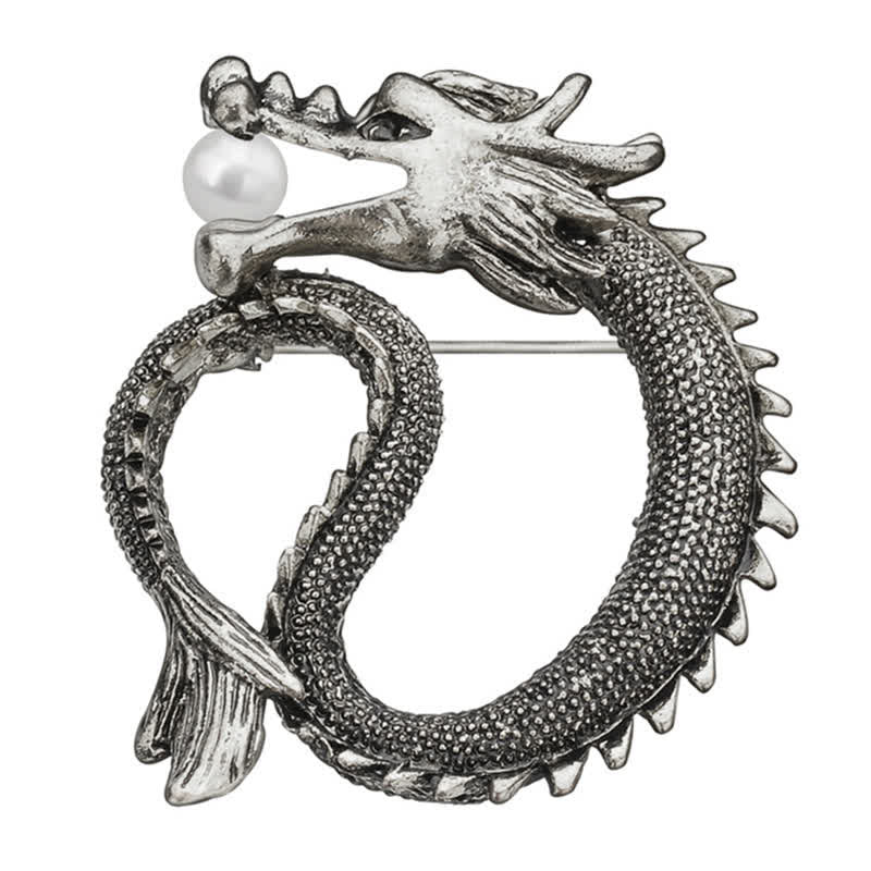 Herrenbrosche mit Drachen-Imitationsperle im Antikton