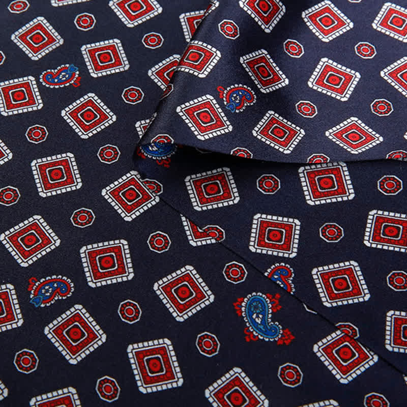 Dünner, langer Herrenschal aus reiner Seide mit sich wiederholendem quadratischem Paisleymuster