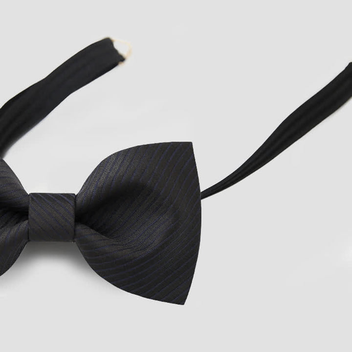 Schwarze, dezente Business-Fliege aus Twill mit marineblauen Streifen für Herren