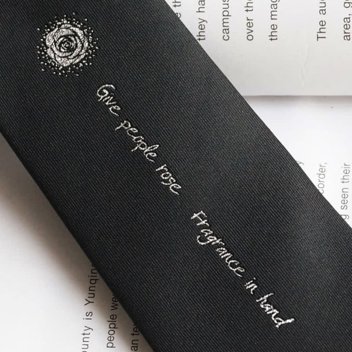 Schwarze und silberne Krawatte mit „Give People“-Rosen-Aufdruck für Herren