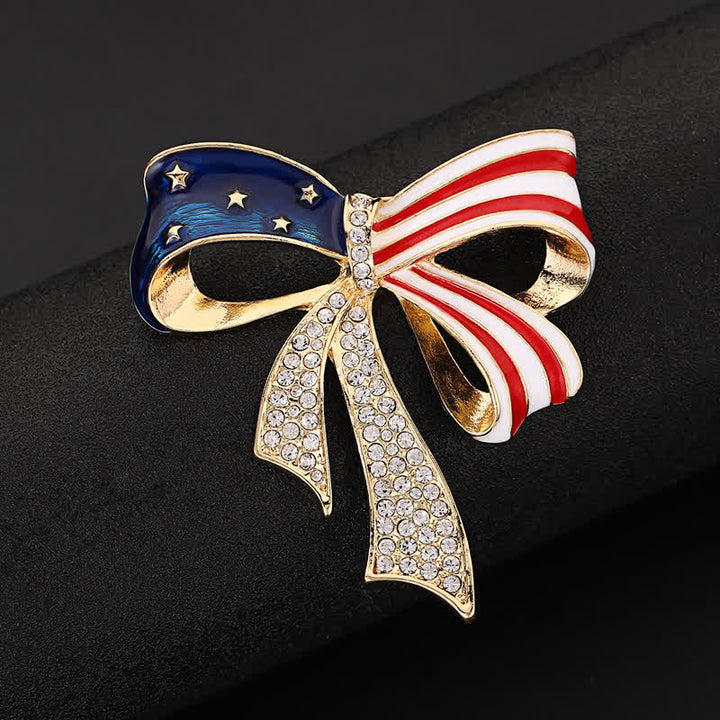 Strassbrosche mit amerikanischer Flagge und Schleife