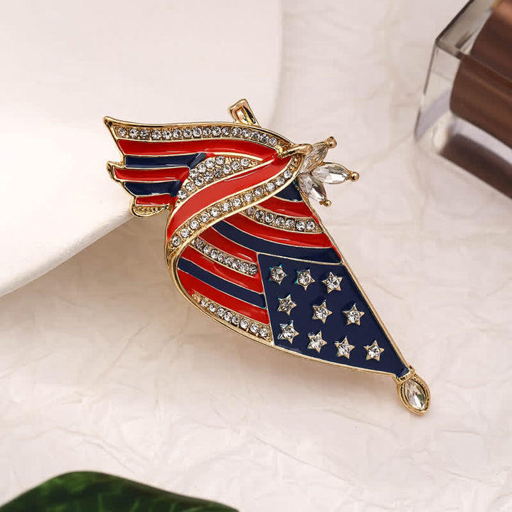 Emaillierte patriotische Brosche mit amerikanischer Flagge und Strasssteinen