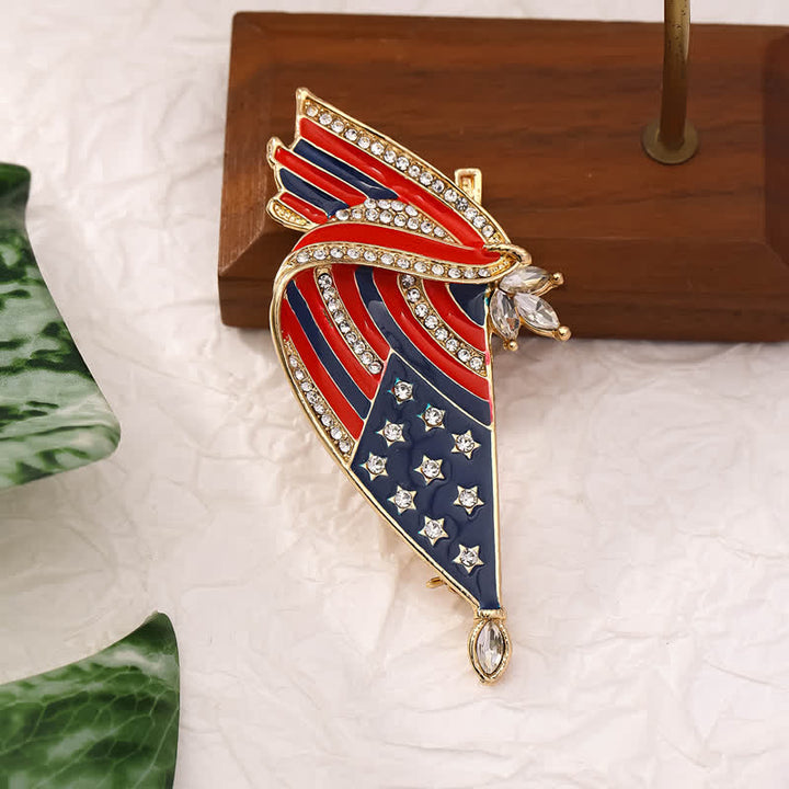 Emaillierte patriotische Brosche mit amerikanischer Flagge und Strasssteinen