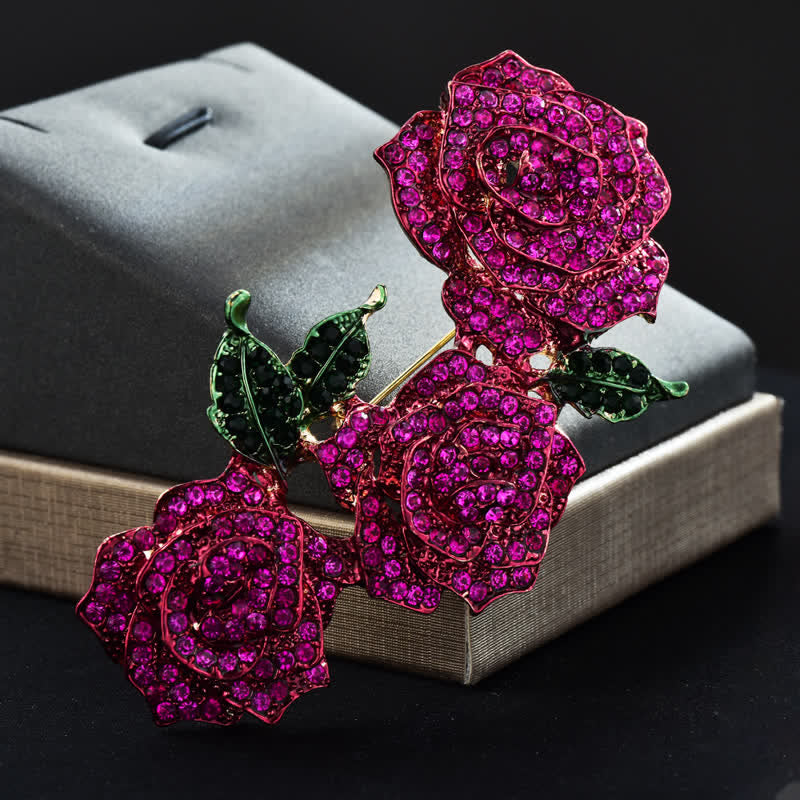 Brosche mit funkelnden Strasssteinen „Triple Beauty Roses“ für Damen