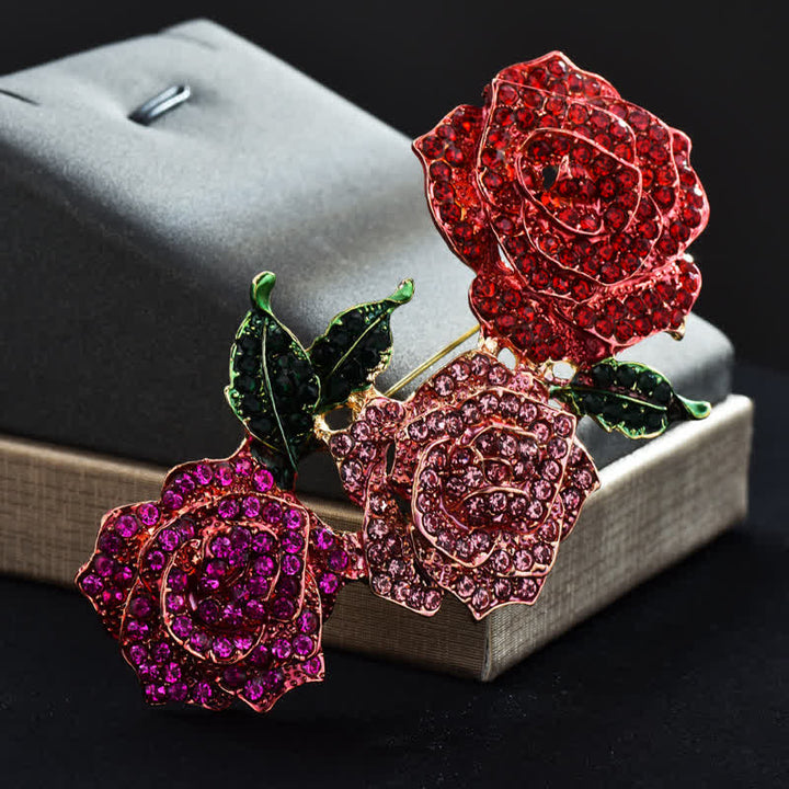Brosche mit funkelnden Strasssteinen „Triple Beauty Roses“ für Damen