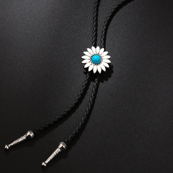 Bolokrawatte mit Sonnenblumen-Anhänger und kleinem Gänseblümchen