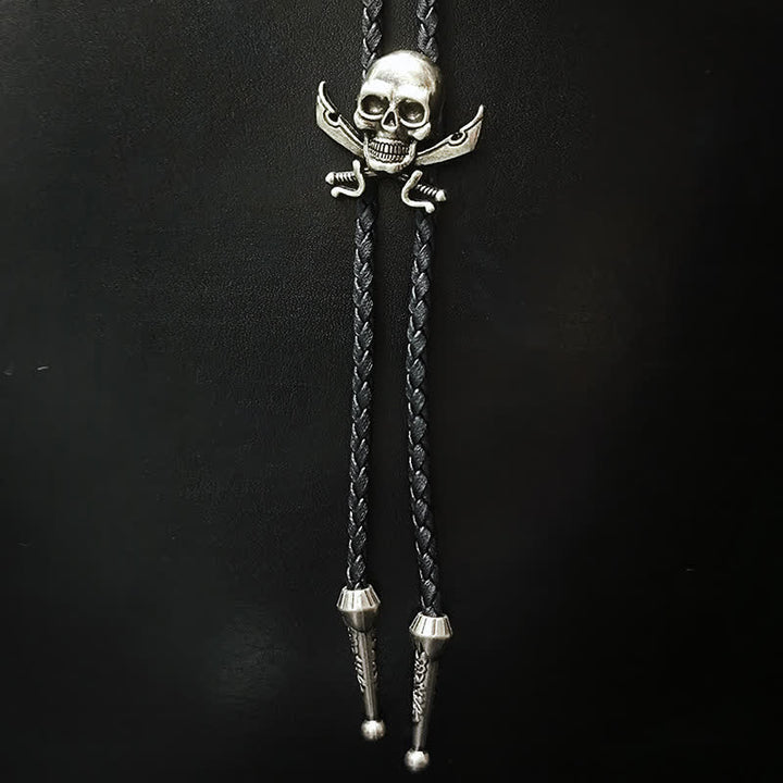 Bolokrawatte mit Totenkopf-Anhänger im Punk-Stil