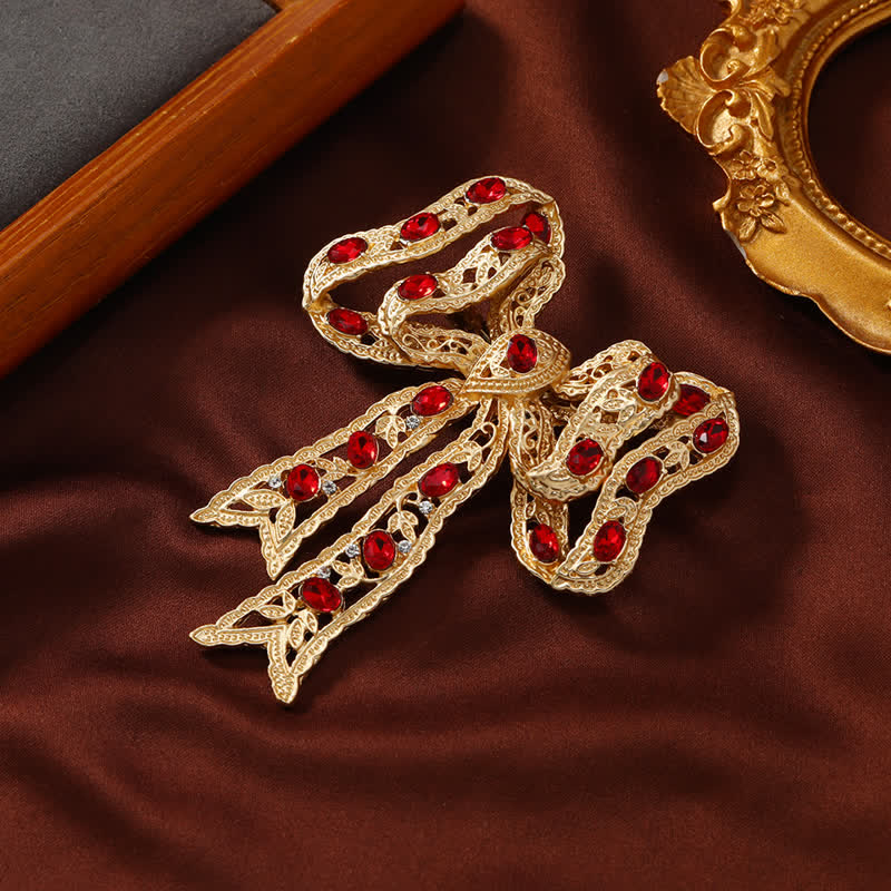 Ausgefallene Brosche mit Schleife und Knoten aus gewelltem Metallband für Damen in Gold