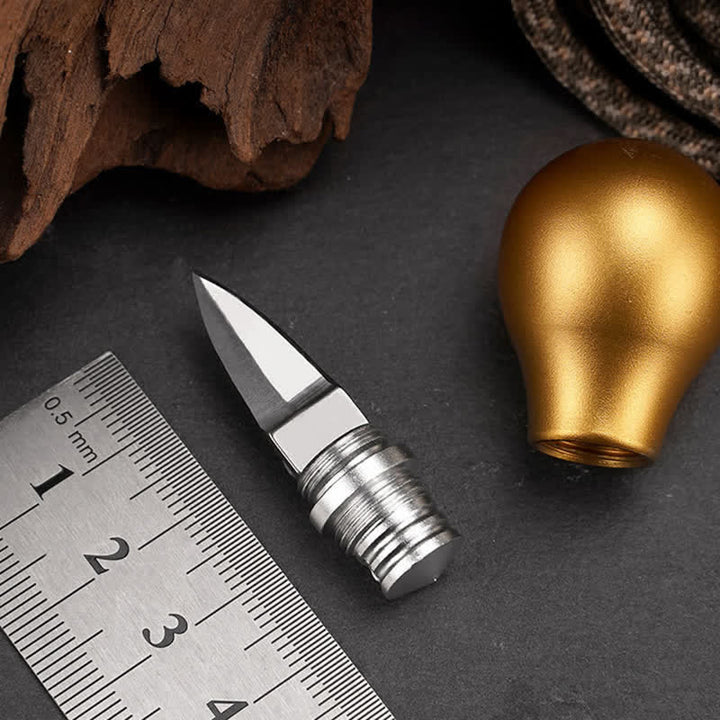 Goldene Farbe Lampe Birne Form versteckte Messer Schlüsselanhänger