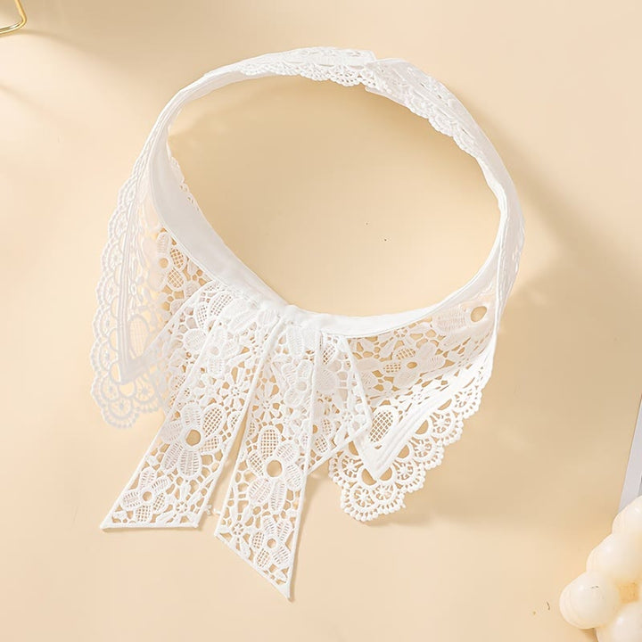 Abnehmbare Halbhemdbluse mit falschem Kragen aus Blumenspitze