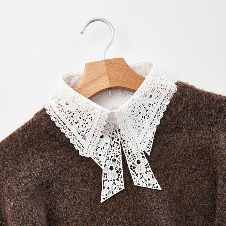 Abnehmbare Halbhemdbluse mit falschem Kragen aus Blumenspitze