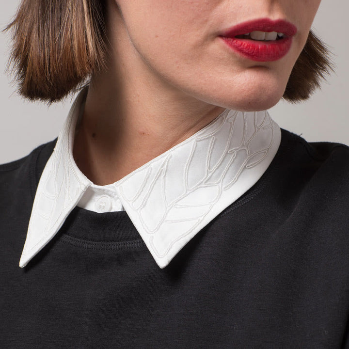 Bluse mit abnehmbarem Halbhemd und falschem Kragen, besticktem Blumenmuster