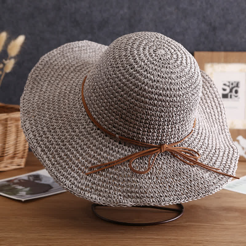 Eleganter, faltbarer Strohhut für den Sommer mit breiter Krempe für Damen