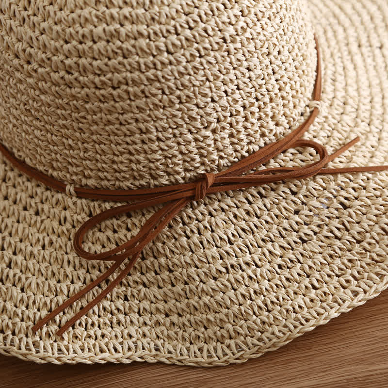 Eleganter, faltbarer Strohhut für den Sommer mit breiter Krempe für Damen