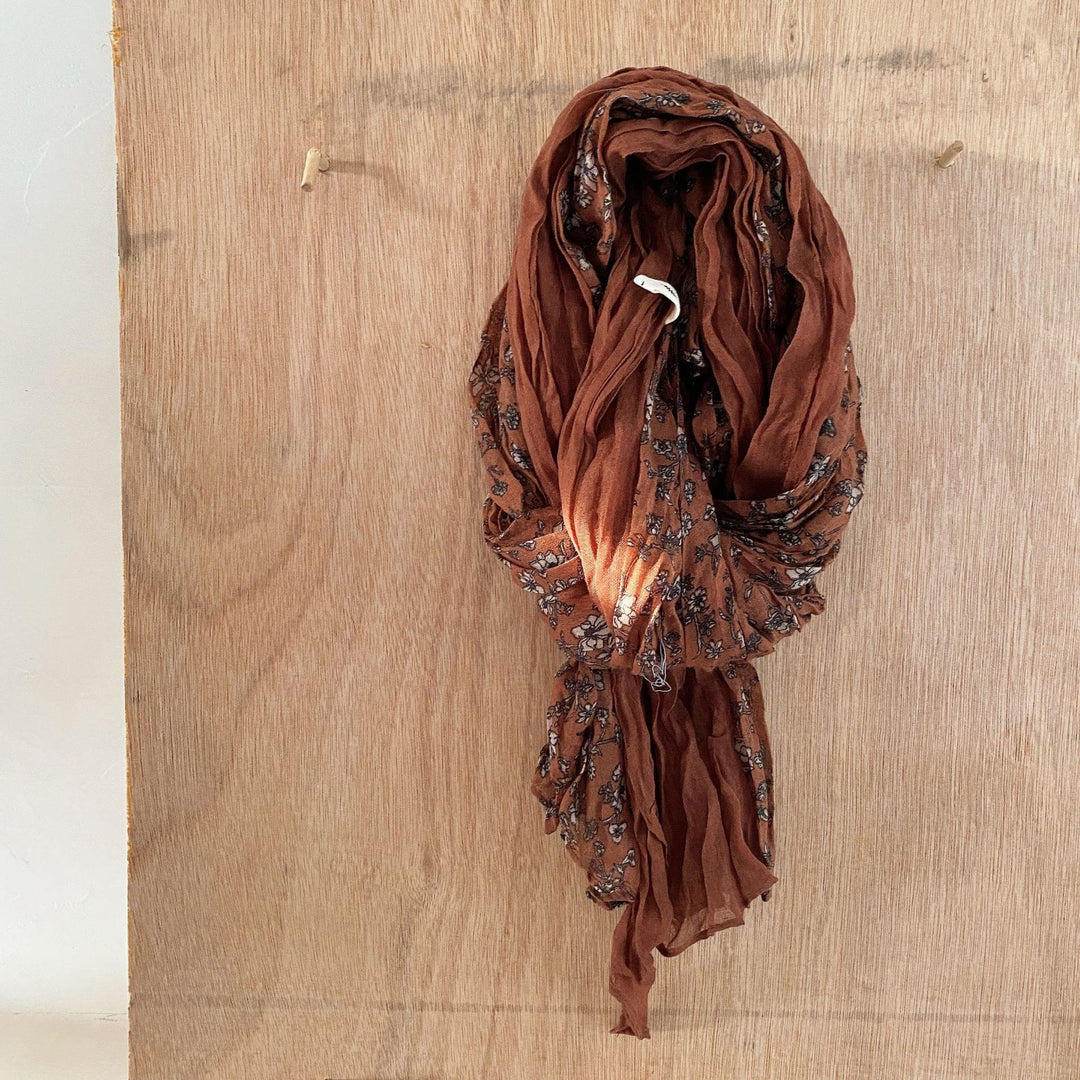Dünner, weicher Vintage-Schal mit Plissee und Blumenmuster für Damen