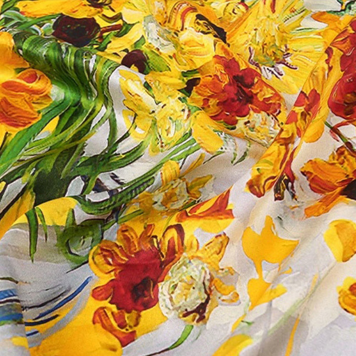 Damenschal „Warm Colors To The Sun“ aus dünner Seide im Frühling