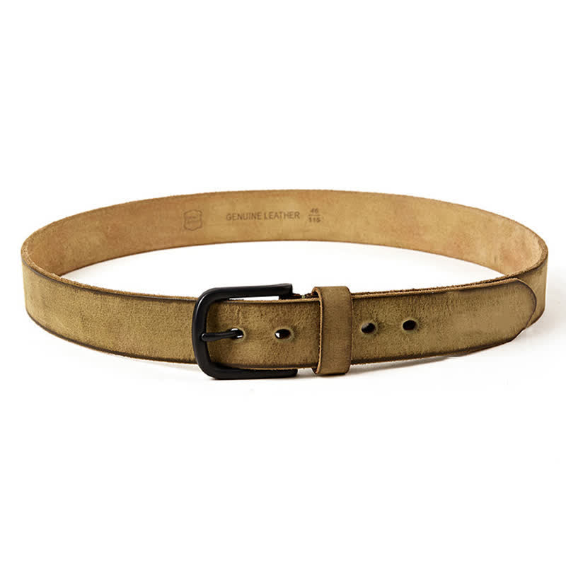 Herrengürtel aus matt poliertem Leder im minimalistischen Stil