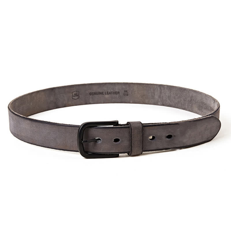Herrengürtel aus matt poliertem Leder im minimalistischen Stil