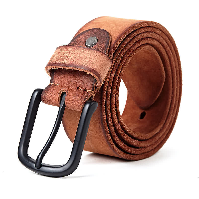 Herrengürtel aus matt poliertem Leder im minimalistischen Stil