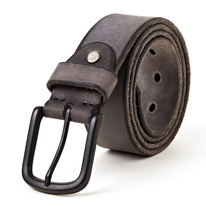 Herrengürtel aus matt poliertem Leder im minimalistischen Stil
