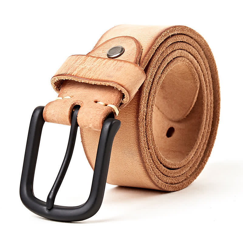 Herrengürtel aus matt poliertem Leder im minimalistischen Stil