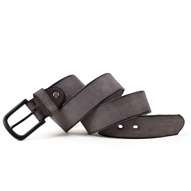 Herrengürtel aus matt poliertem Leder im minimalistischen Stil