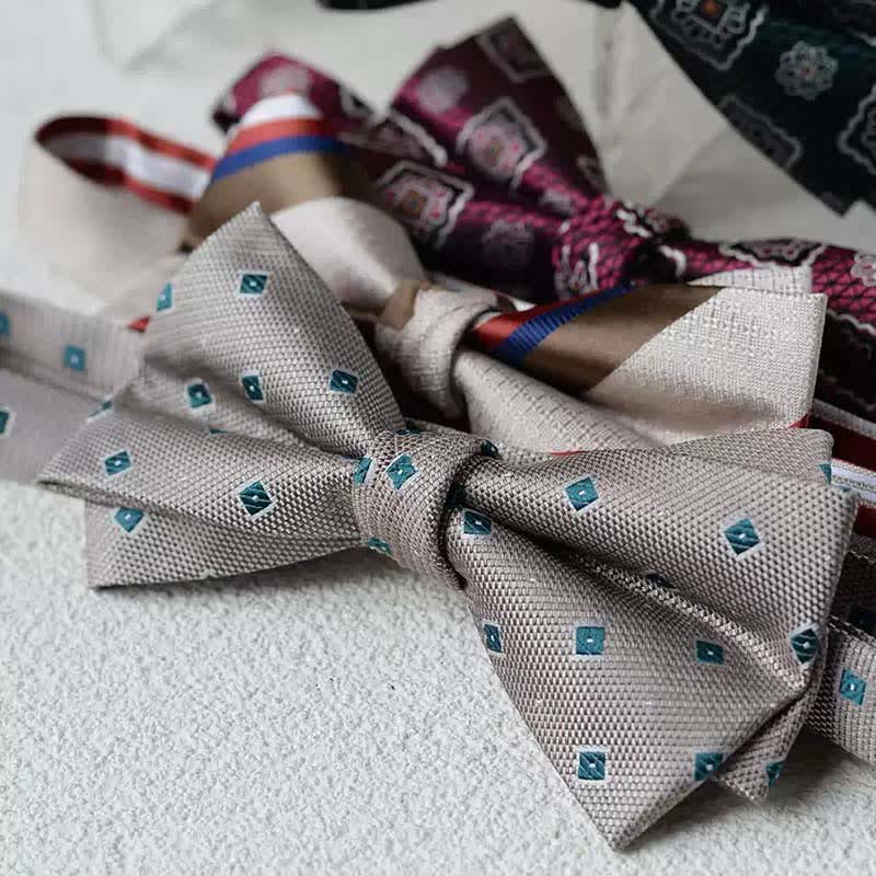Doppellagige Fliege mit Einstecktuch und Vintage-Print für Herren