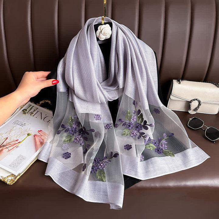 Dünner Schal mit Blumenstickerei aus Nagelperlen von Birchapple