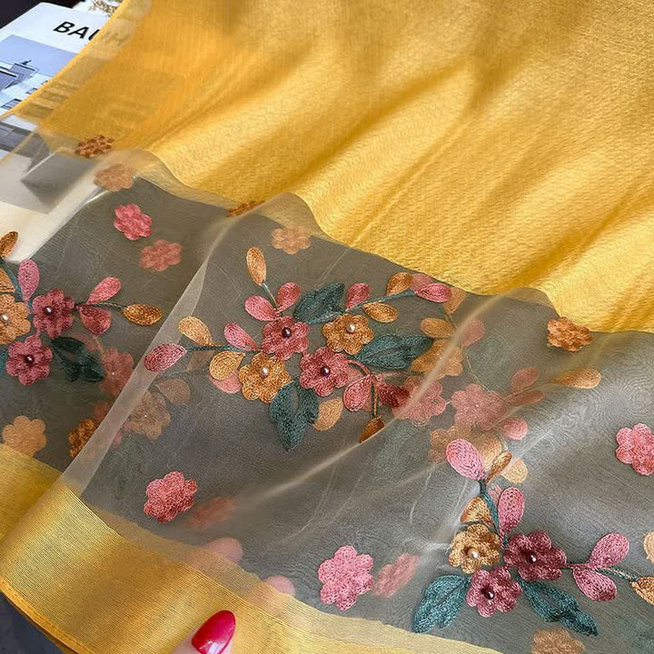 Dünner Schal mit Blumenstickerei aus Nagelperlen von Birchapple