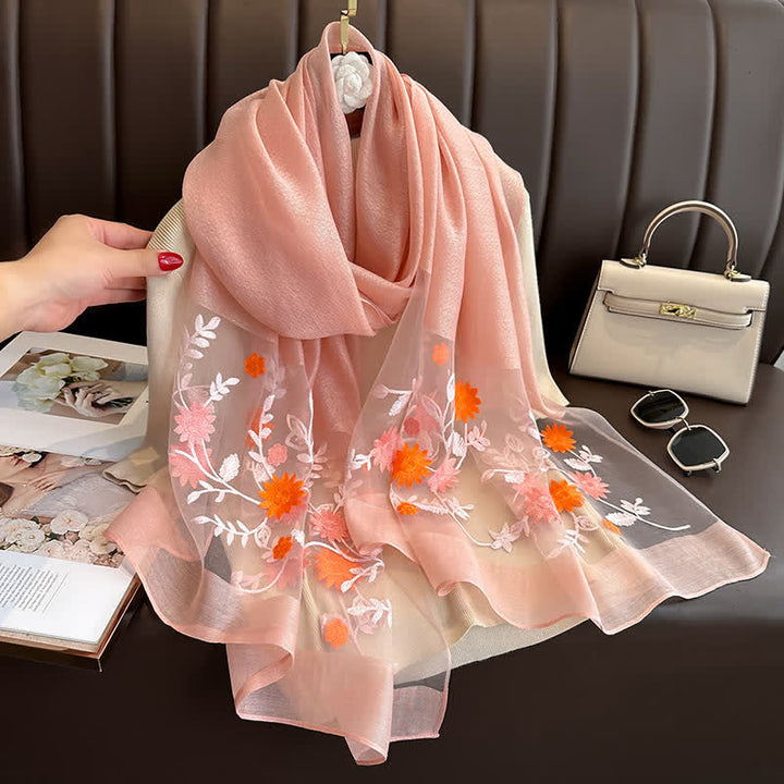 Dünner Schal mit Blumenstickerei aus Nagelperlen von Birchapple